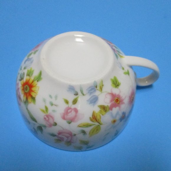*Delton Fine Collectibles Porcelain Tea for One - Picture 9 of 15